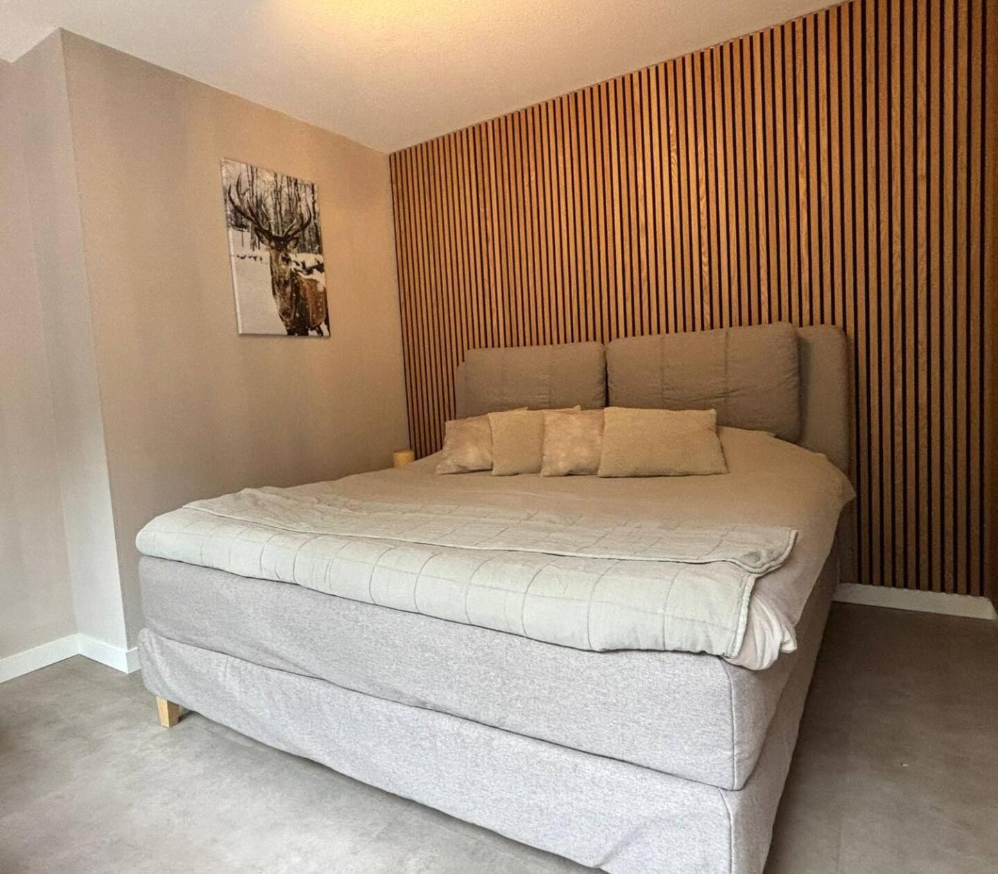 Bed&Breakfast Heerenveen Centrum met Privé Sauna en Jacuzzi Exterior foto
