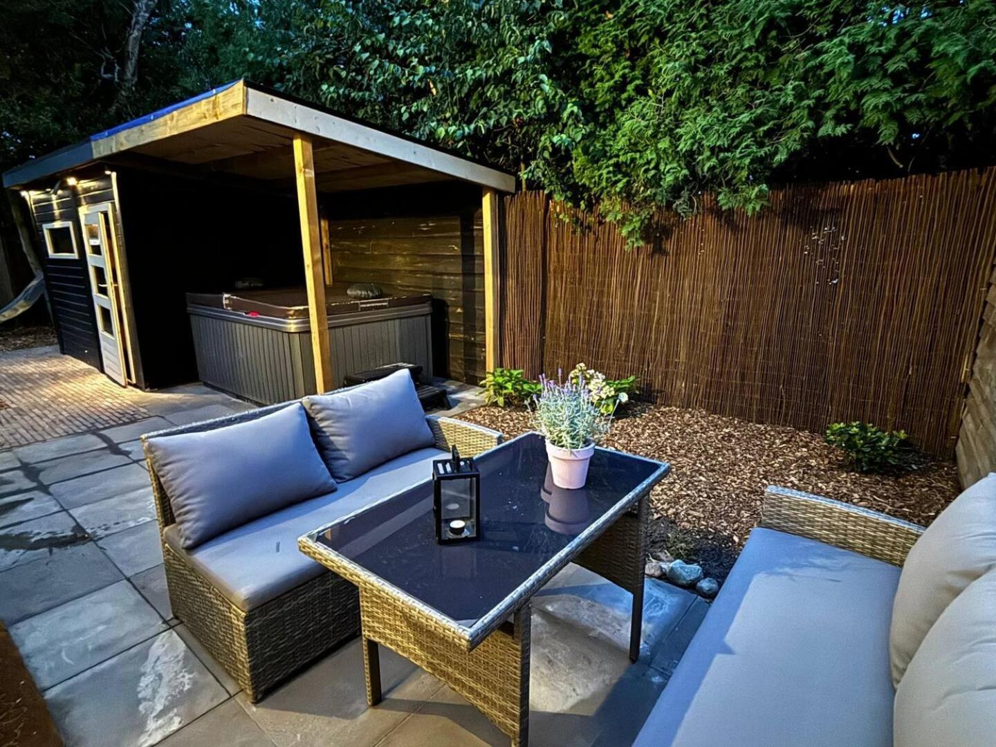 Bed&Breakfast Heerenveen Centrum met Privé Sauna en Jacuzzi Exterior foto