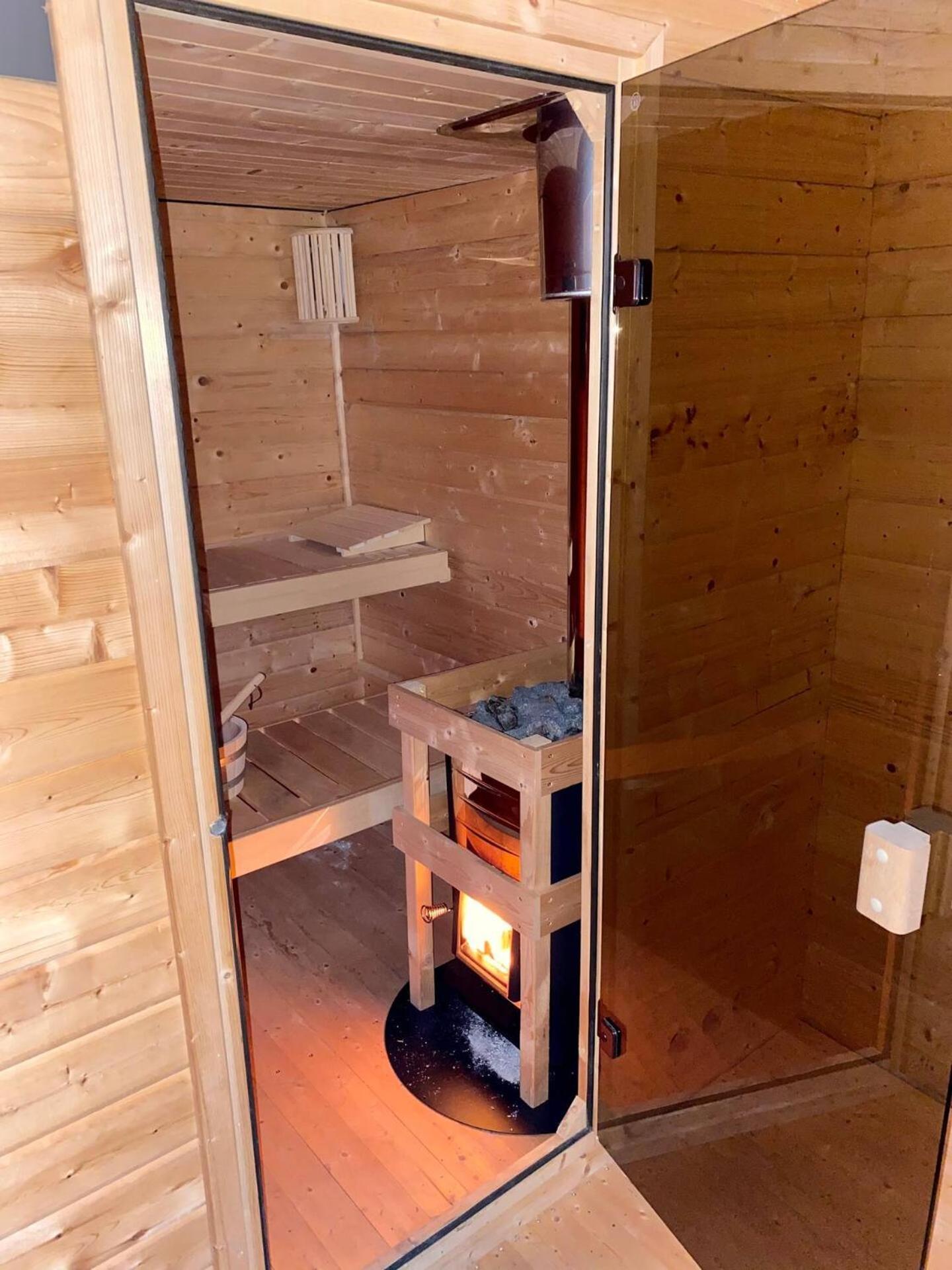 Bed&Breakfast Heerenveen Centrum met Privé Sauna en Jacuzzi Exterior foto