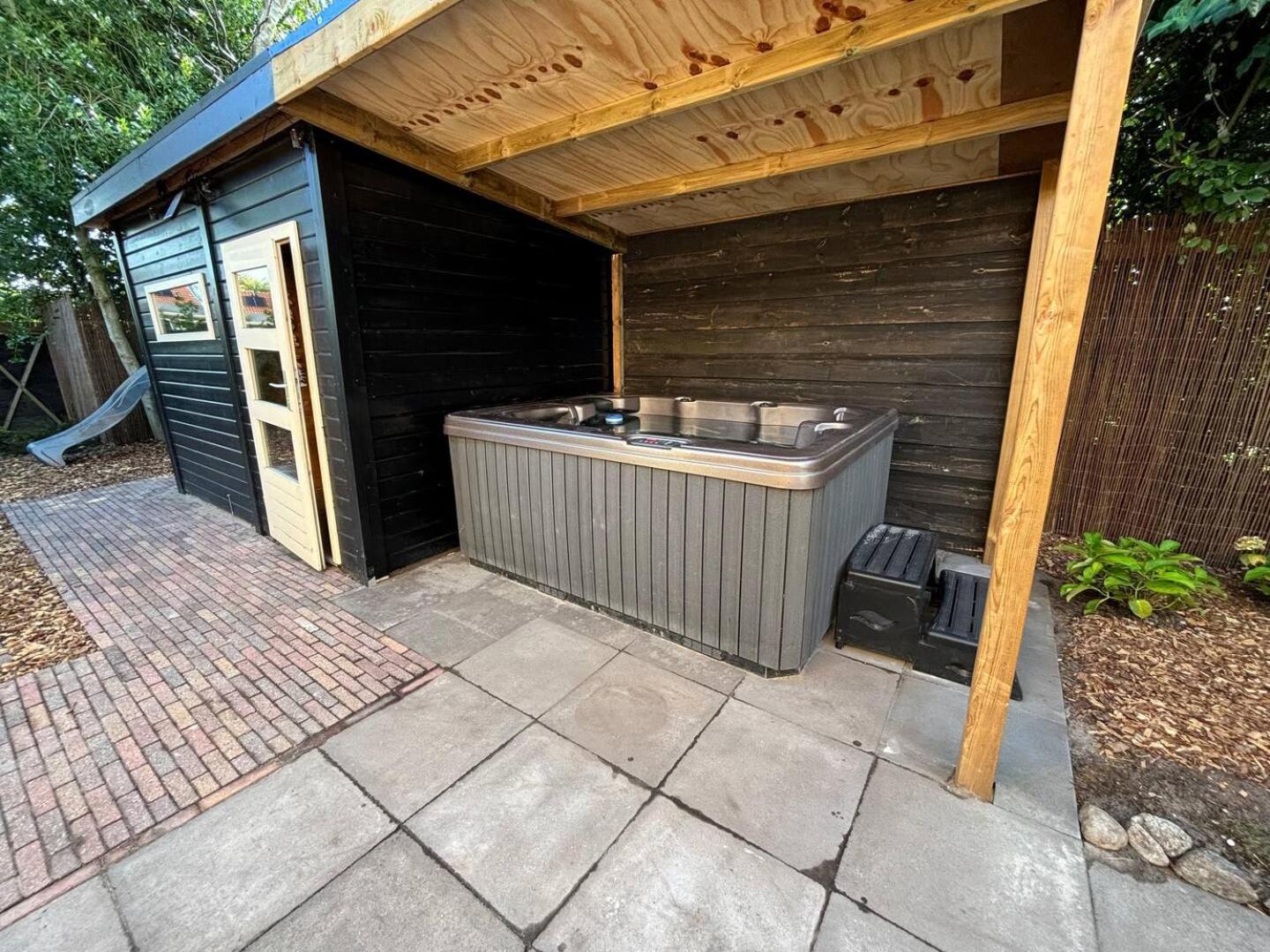 Bed&Breakfast Heerenveen Centrum met Privé Sauna en Jacuzzi Exterior foto