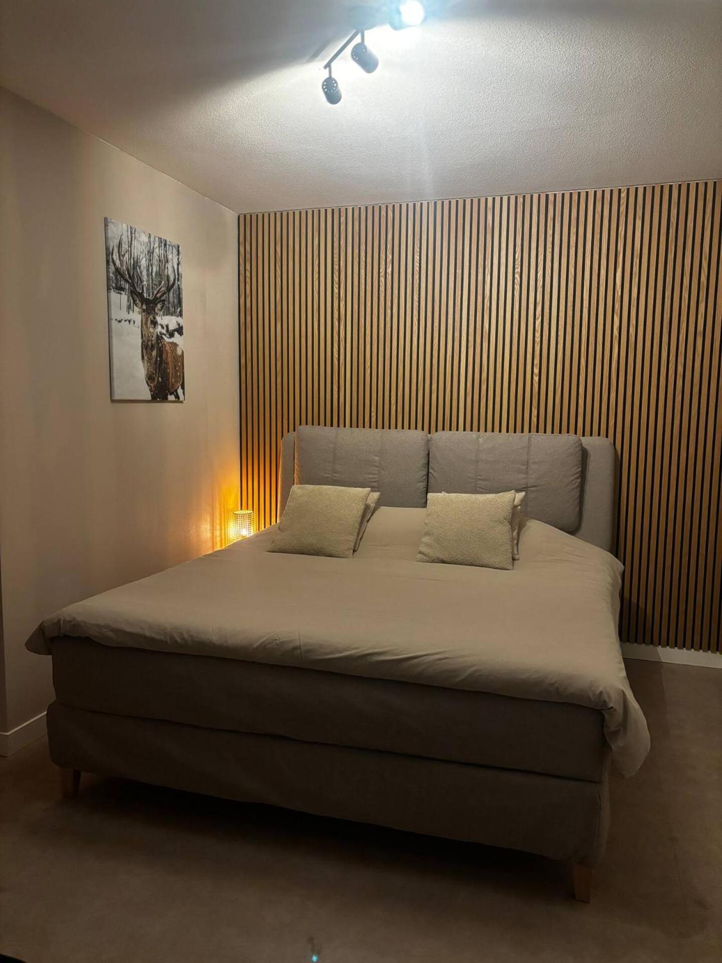Bed&Breakfast Heerenveen Centrum met Privé Sauna en Jacuzzi Exterior foto